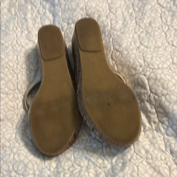 SO Silver Wedge Sandals with Metallic Finish - Picture 3 of 6